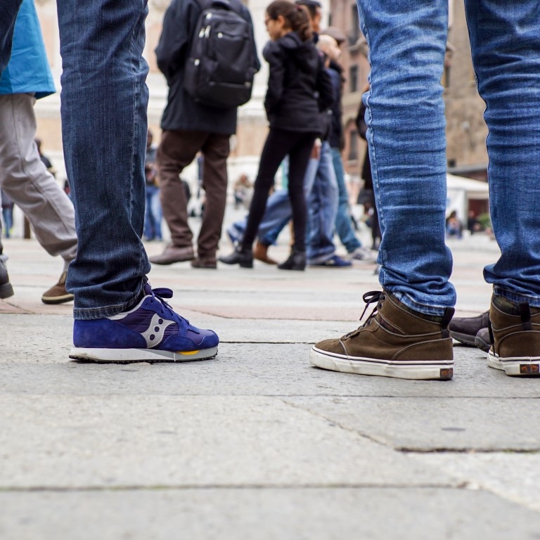 schoenen jongeren in groep